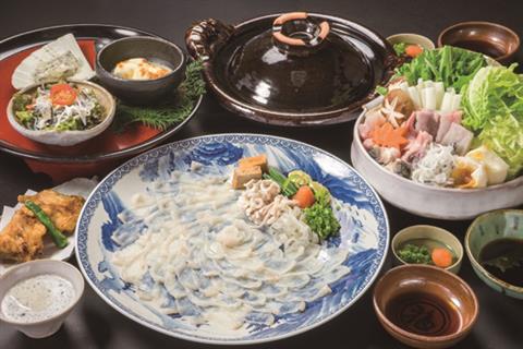 萩の宿 常茂恵　
とらふく会席一例（鍋コース）